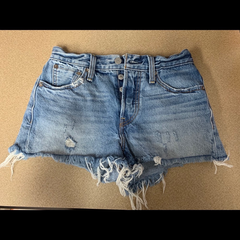 LEVIS HIGH-RISE DRIVE ME CRAZY SHORTS! Never worn!